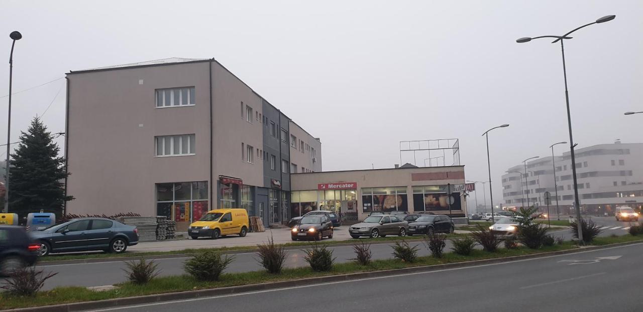 Trosoban Stan U Zenici Apartment Zenica Luaran gambar