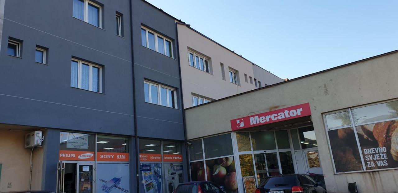 Trosoban Stan U Zenici Apartment Zenica Luaran gambar